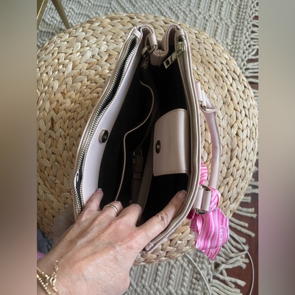 Cute Pink Hue Structured Purse 👛 Classic Style medium size - Picture 10 of 16